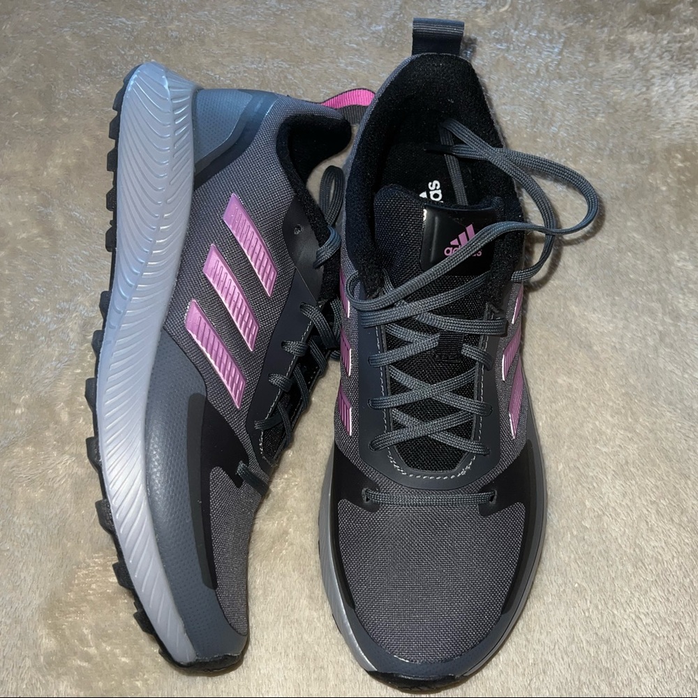 ADIDAS RUNNING SHOE ! - Picture 5 of 6